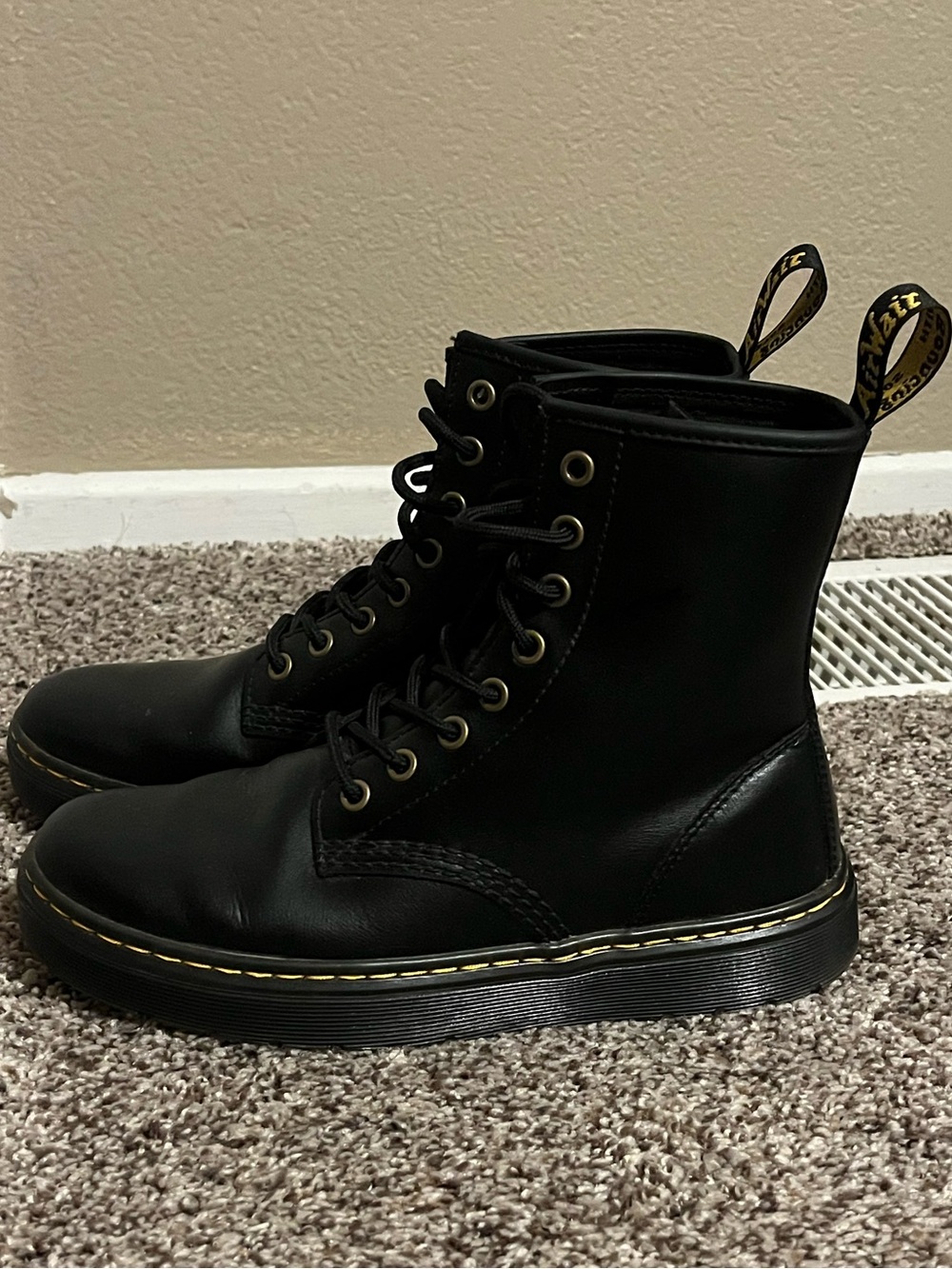 Dr. Martens Zavala Women Size 7 Black Hydro Leather Combat Boots NEW - Picture 12 of 13